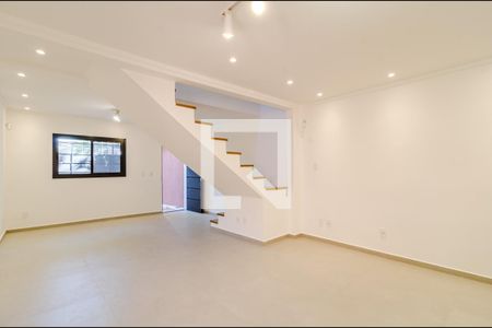 Sala de casa à venda com 2 quartos, 130m² em Alto de Pinheiros, São Paulo