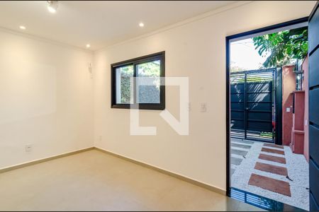 Sala de casa à venda com 2 quartos, 130m² em Alto de Pinheiros, São Paulo