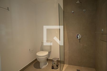 Banheiro de kitnet/studio para alugar com 1 quarto, 25m² em Bela Vista, São Paulo