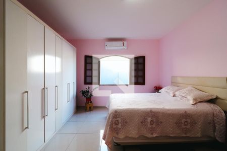 Casa à venda com 530m², 4 quartos e 4 vagas Casa à venda com 530m², 4 quartos e 4 vagasQuarto Suíte