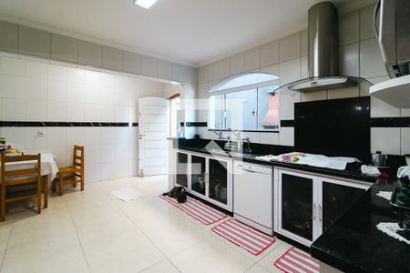 Casa à venda com 530m², 4 quartos e 4 vagas Casa à venda com 530m², 4 quartos e 4 vagasCozinha