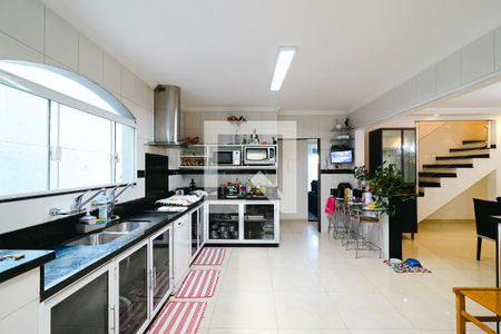 Casa à venda com 530m², 4 quartos e 4 vagas Casa à venda com 530m², 4 quartos e 4 vagasCozinha