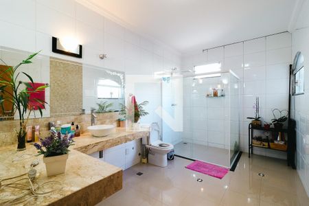 Casa à venda com 530m², 4 quartos e 4 vagas Casa à venda com 530m², 4 quartos e 4 vagasBanheiro da Suíte