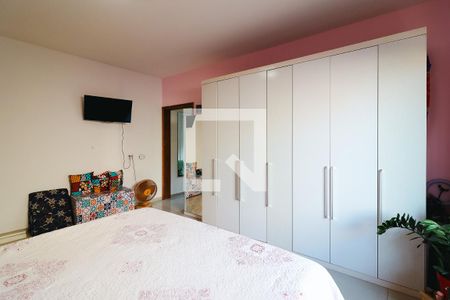 Casa à venda com 530m², 4 quartos e 4 vagas Casa à venda com 530m², 4 quartos e 4 vagasQuarto Suíte