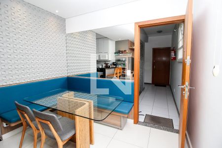 Sala de apartamento à venda com 2 quartos, 56m² em Santo Antônio, Belo Horizonte