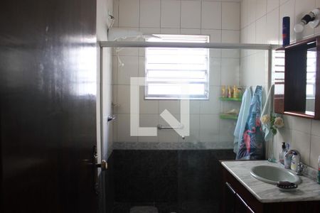 Banheiro principal de casa à venda com 3 quartos, 122m² em Vila Rosalia, Guarulhos