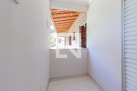 Sacada de casa à venda com 3 quartos, 350m² em Santa Maria, Osasco