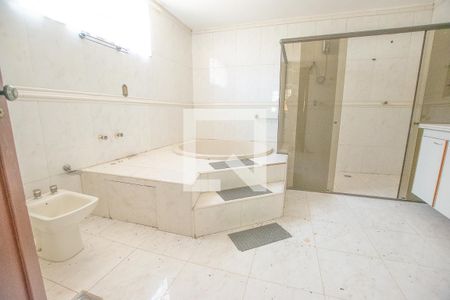 Casa para alugar com 408m², 4 quartos e 4 vagas Casa para alugar com 408m², 4 quartos e 4 vagasBanheiro da Suíte 3