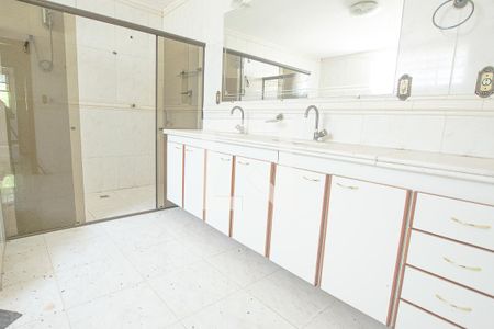 Casa para alugar com 408m², 4 quartos e 4 vagas Casa para alugar com 408m², 4 quartos e 4 vagasBanheiro da Suíte 3