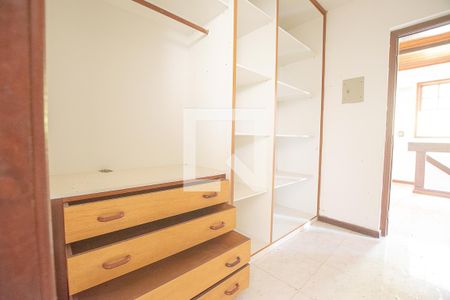 Casa para alugar com 408m², 4 quartos e 4 vagas Casa para alugar com 408m², 4 quartos e 4 vagasÁrea comum