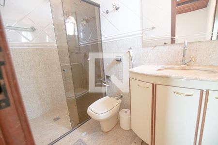 Casa para alugar com 408m², 4 quartos e 4 vagas Casa para alugar com 408m², 4 quartos e 4 vagasBanheiro da Suíte 2