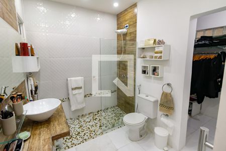 Banheiro da Suíte 1 de casa à venda com 3 quartos, 242m² em Jardim Londrina, São Paulo