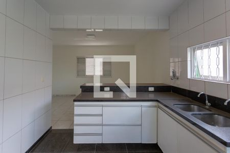 Cozinha de casa à venda com 4 quartos, 300m² em Floresta, Belo Horizonte