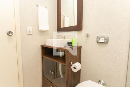 Banheiro de apartamento para alugar com 1 quarto, 39m² em Santa Cecília, Porto Alegre