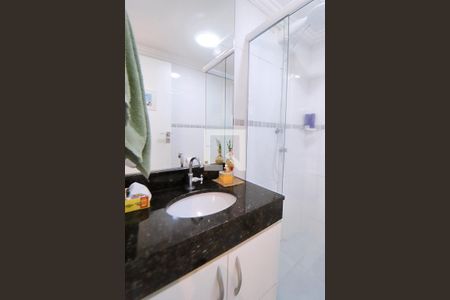 Banheiro de apartamento à venda com 3 quartos, 60m² em Jardim Nova Europa, Campinas