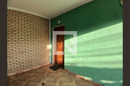 Casa à venda com 320m², 3 quartos e 10 vagas Casa à venda com 320m², 3 quartos e 10 vagasGaragem