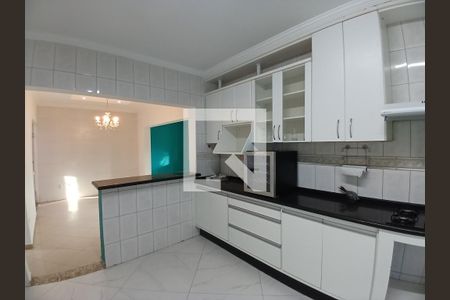 Casa à venda com 320m², 3 quartos e 10 vagas Casa à venda com 320m², 3 quartos e 10 vagasCozinha