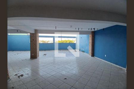 Casa à venda com 320m², 3 quartos e 10 vagas Casa à venda com 320m², 3 quartos e 10 vagasQuintal