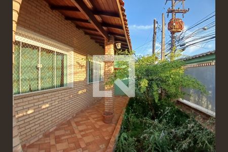 Casa à venda com 320m², 3 quartos e 10 vagas Casa à venda com 320m², 3 quartos e 10 vagasGaragem