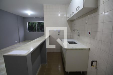 Cozinha de kitnet/studio para alugar com 1 quarto, 28m² em Liberdade, São Paulo