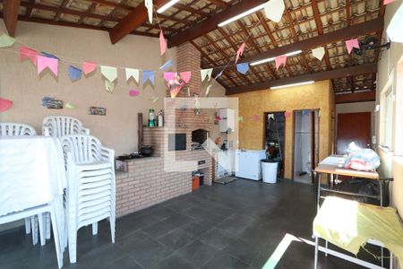 Casa à venda com 266m², 4 quartos e 2 vagas Casa à venda com 266m², 4 quartos e 2 vagasEspaço Gourmet