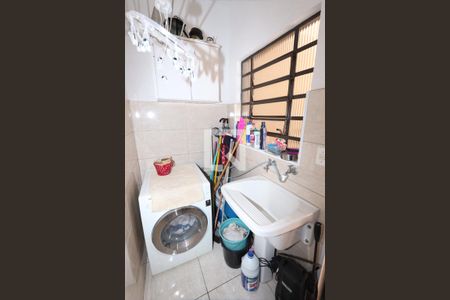 Casa à venda com 266m², 4 quartos e 2 vagas Casa à venda com 266m², 4 quartos e 2 vagasLavanderia