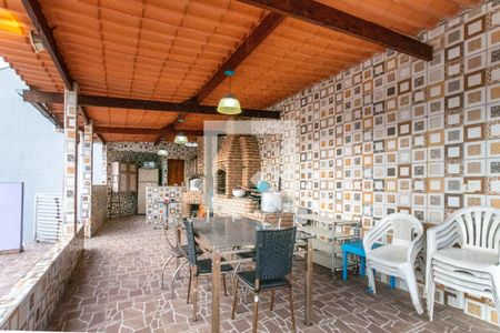 Casa à venda com 280m², 5 quartos e 3 vagas Casa à venda com 280m², 5 quartos e 3 vagasChurrasqueira