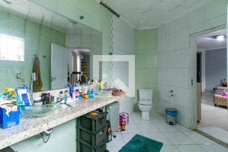 Casa à venda com 280m², 5 quartos e 3 vagas Casa à venda com 280m², 5 quartos e 3 vagasBanheiro da Suíte