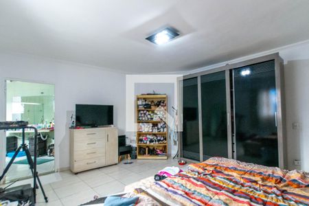 Casa à venda com 280m², 5 quartos e 3 vagas Casa à venda com 280m², 5 quartos e 3 vagasSuíte