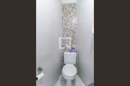 Casa à venda com 280m², 5 quartos e 3 vagas Casa à venda com 280m², 5 quartos e 3 vagasBanheiro Corredor