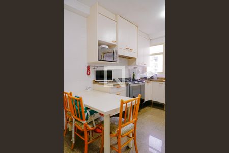 Apartamento à venda com 160m², 5 quartos e 3 vagas Apartamento à venda com 160m², 5 quartos e 3 vagasCozinha