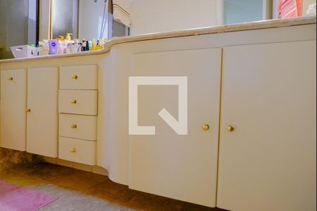 Apartamento à venda com 160m², 5 quartos e 3 vagas Apartamento à venda com 160m², 5 quartos e 3 vagasBanheiro Suíte 2