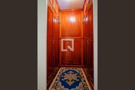 Apartamento à venda com 160m², 5 quartos e 3 vagas Apartamento à venda com 160m², 5 quartos e 3 vagasCloset da suíte 2