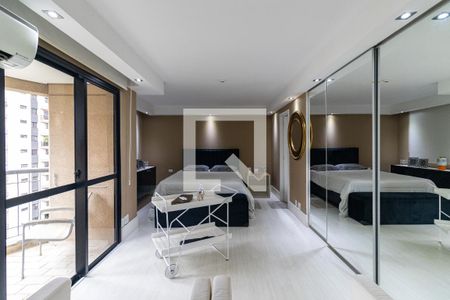 Sala, quarto e cozinha de kitnet/studio para alugar com 1 quarto, 60m² em Jardim Europa, São Paulo