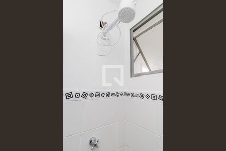 Banheiro de apartamento à venda com 1 quarto, 44m² em Jardim Sabará, Porto Alegre