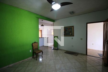 Sala de casa à venda com 3 quartos, 210m² em Brás de Pina, Rio de Janeiro
