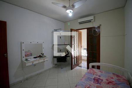 Quarto 1 de casa à venda com 3 quartos, 210m² em Brás de Pina, Rio de Janeiro