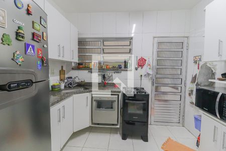 Casa à venda com 199m², 4 quartos e 4 vagas Casa à venda com 199m², 4 quartos e 4 vagasCozinha