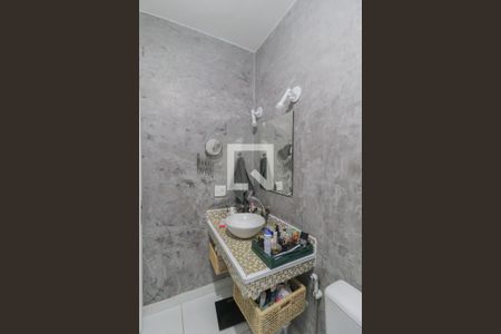 Casa à venda com 199m², 4 quartos e 4 vagas Casa à venda com 199m², 4 quartos e 4 vagasBanheiro