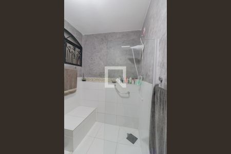 Casa à venda com 199m², 4 quartos e 4 vagas Casa à venda com 199m², 4 quartos e 4 vagasBanheiro