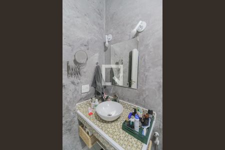 Casa à venda com 199m², 4 quartos e 4 vagas Casa à venda com 199m², 4 quartos e 4 vagasBanheiro