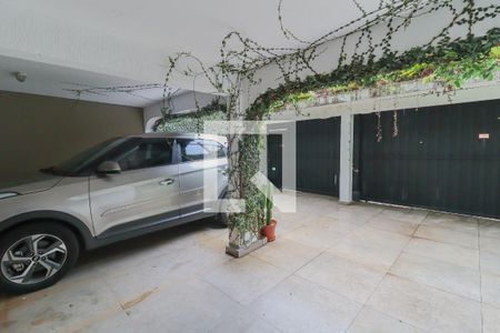 Casa à venda com 199m², 4 quartos e 4 vagas Casa à venda com 199m², 4 quartos e 4 vagasGaragem