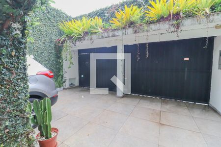 Casa à venda com 199m², 4 quartos e 4 vagas Casa à venda com 199m², 4 quartos e 4 vagasGaragem