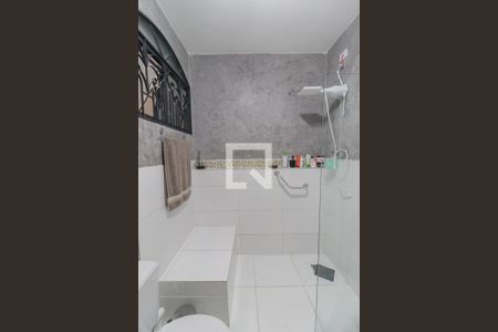 Casa à venda com 199m², 4 quartos e 4 vagas Casa à venda com 199m², 4 quartos e 4 vagasBanheiro