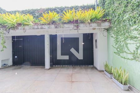 Casa à venda com 199m², 4 quartos e 4 vagas Casa à venda com 199m², 4 quartos e 4 vagasGaragem