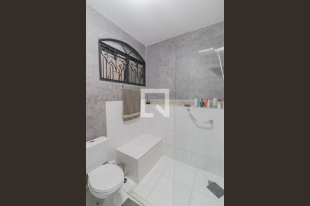 Casa à venda com 199m², 4 quartos e 4 vagas Casa à venda com 199m², 4 quartos e 4 vagasBanheiro