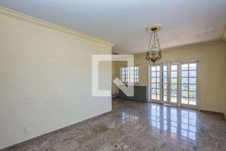 Sala 2 de casa para alugar com 4 quartos, 180m² em Pau Pombo, Nova Lima