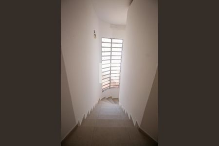 Escada de apartamento para alugar com 3 quartos, 200m² em Jardim Jucara, Taboão da Serra