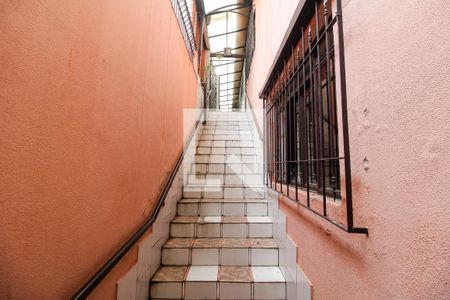 Casa à venda com 128m², 3 quartos e 2 vagas Casa à venda com 128m², 3 quartos e 2 vagasEscada