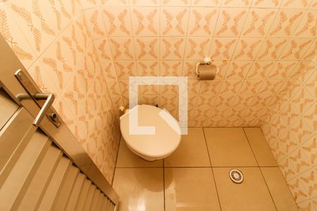 Casa à venda com 128m², 3 quartos e 2 vagas Casa à venda com 128m², 3 quartos e 2 vagasBanheiro de Serviço